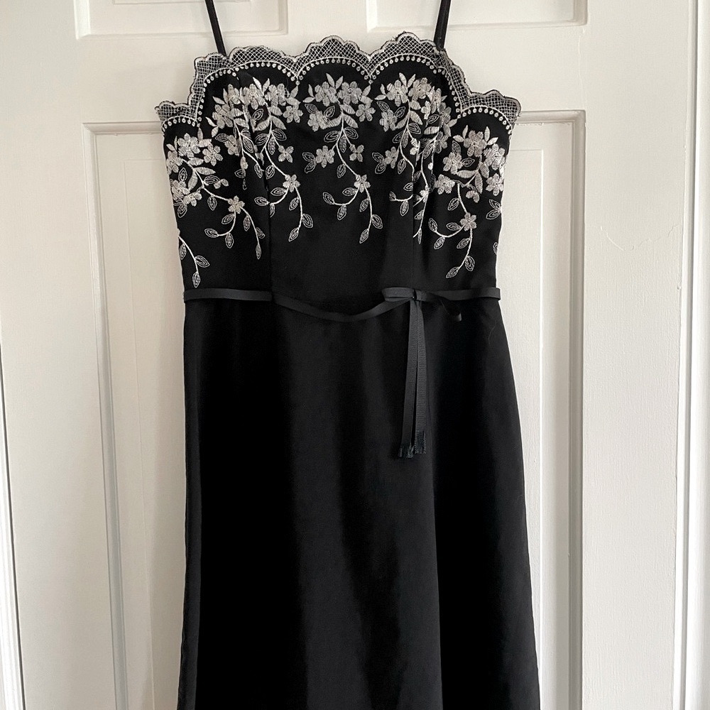 Vintage Black Fit and Flare Dress with White Floral Embroidery by CDC. Size 6P. - Picture 2 of 9